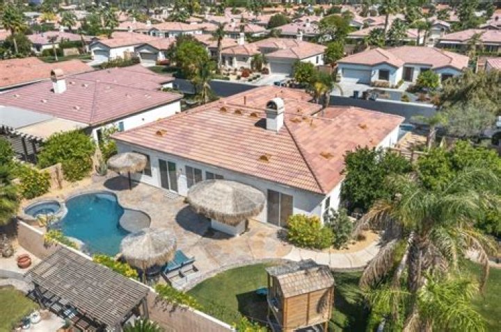 Where does Jenna Ortega live?