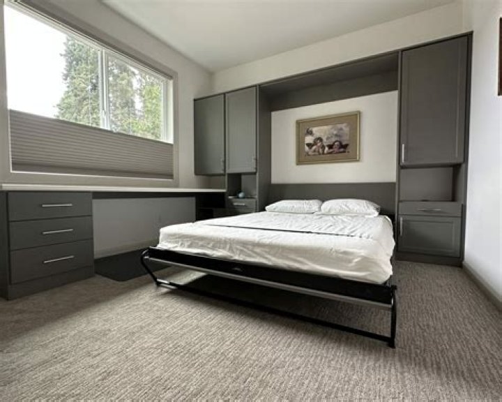 Where is Anne Sicco now?