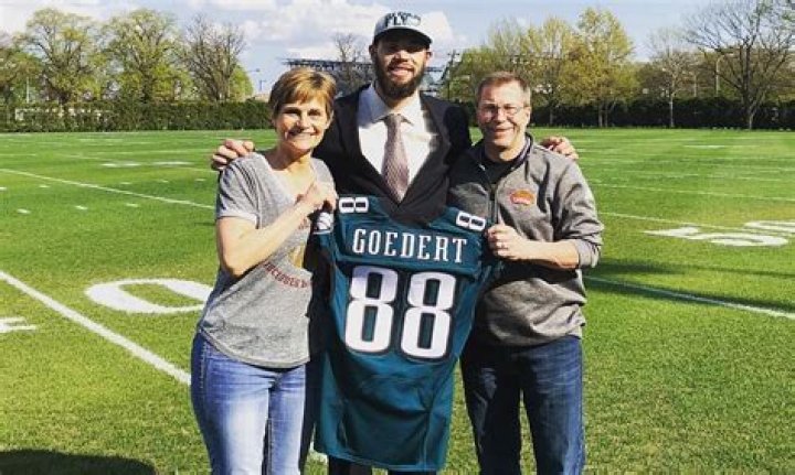 Who are Dallas Goederts Parents? Dallas Goedert Biography, Parents Name and More