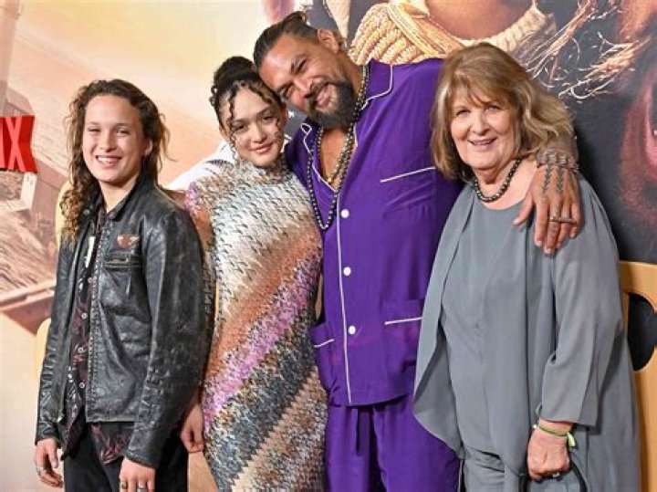 Who are Joseph Momoa parents?