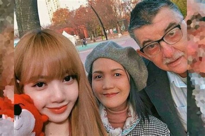 Who are Lalisa Manobans Parents? Lalisa Manoban Biography, Parents Name, Nationality and More