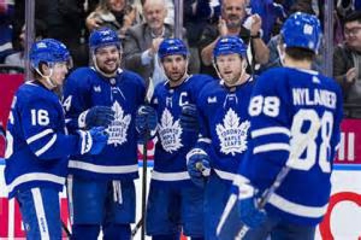 Who are the Toronto Maple Leafs assistant captains?