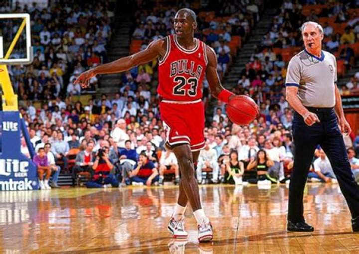 Who did Jordan play against in the finals?