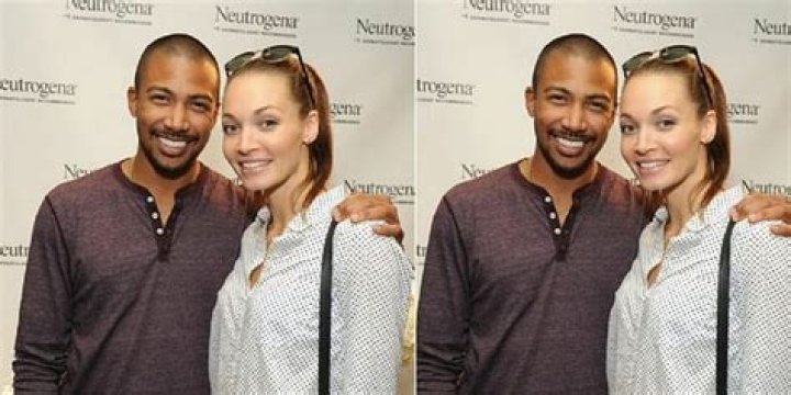 Who is Charles Davis’ wife Lisa Hales Davis?