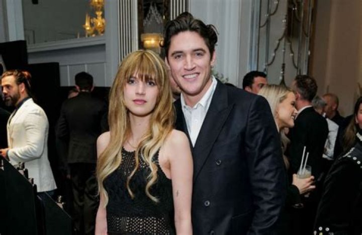 Who Is Isaac Carew Girlfriend, Nell Tiger Free? Explore His Dating Life