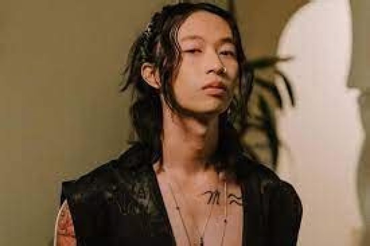 Who Is Singer Keshi Girlfriend Mai? Everything About His Dating Life