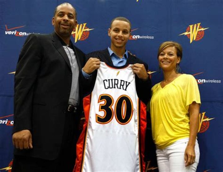 Who is Sonya Curry's parents?