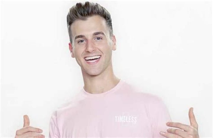 Sister, Net Worth, Real Name, Girlfriend, Story