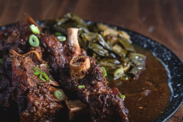 Who owns Fixins Soul Kitchen?