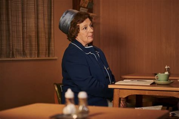 Who plays Valerie Grant in Call the Midwife?