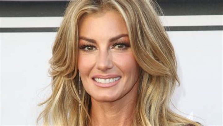 Why did Faith Hill stop singing?