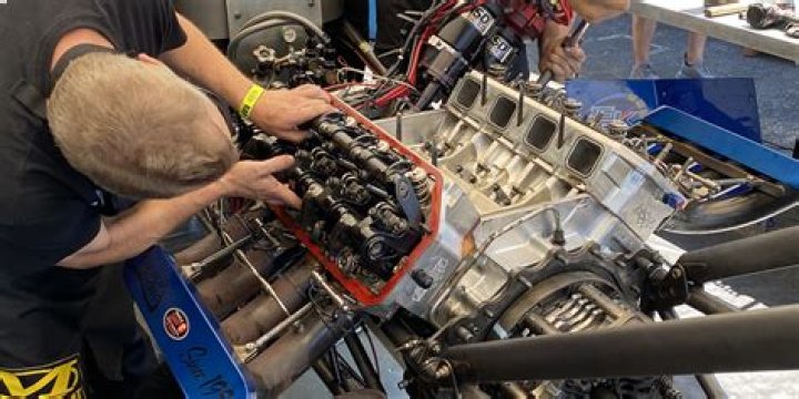 Will thicker oil stop engine ticking?