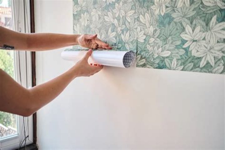 Will wallpaper stick to laminate?